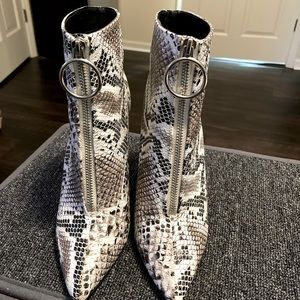 💕💕SEXY high heel snake skin ankle booties 💕💕